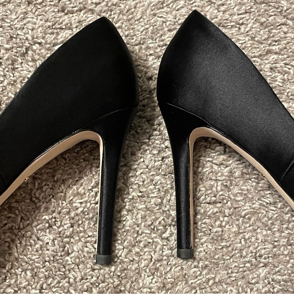 Women’s Badgley Mischka Cher Satin Brooch Embellished Stiletto Pumps Size 6 - Picture 6 of 14